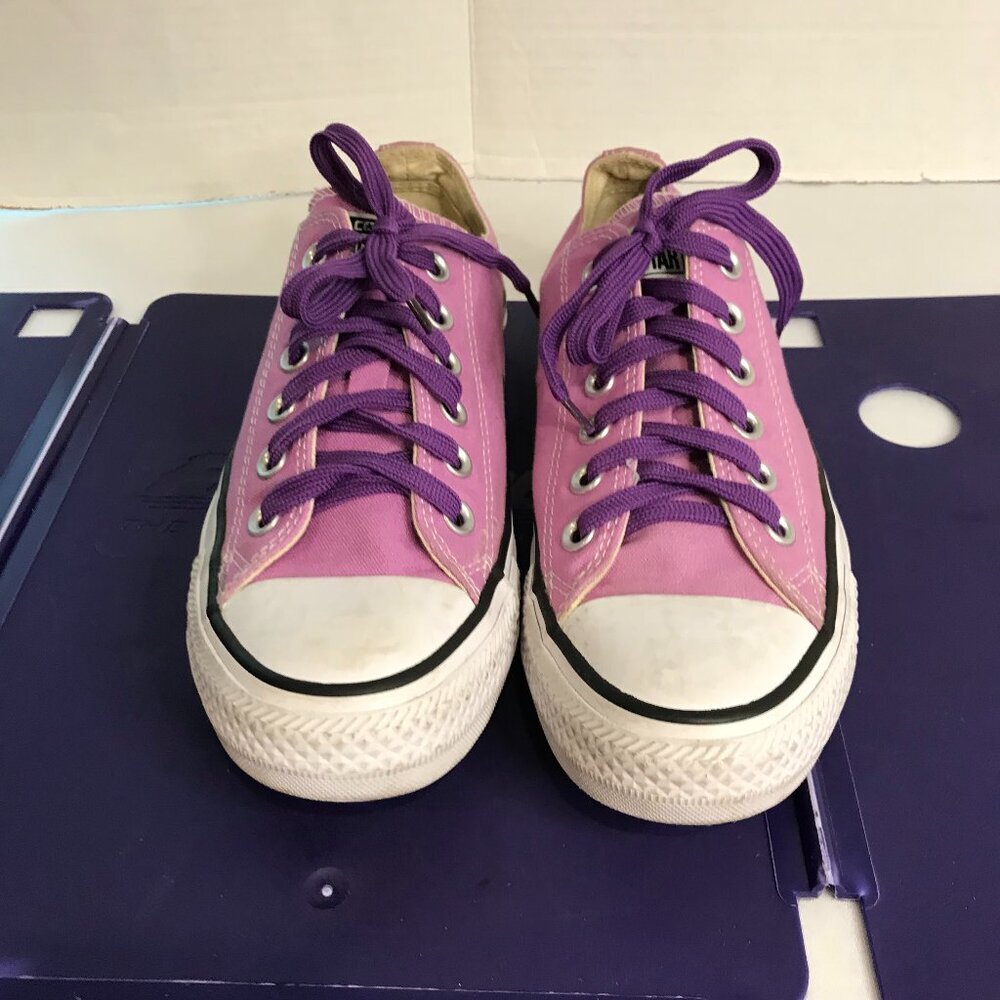 CONVERSE WOMENS CHUCK TAYLOR SHOES SIZE 7
